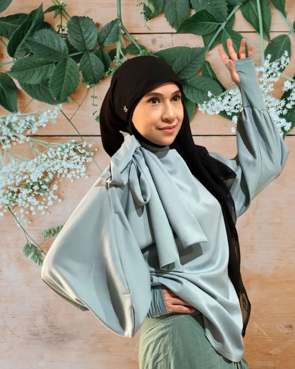 Ano teman Nike Ardilla berbagai sumber