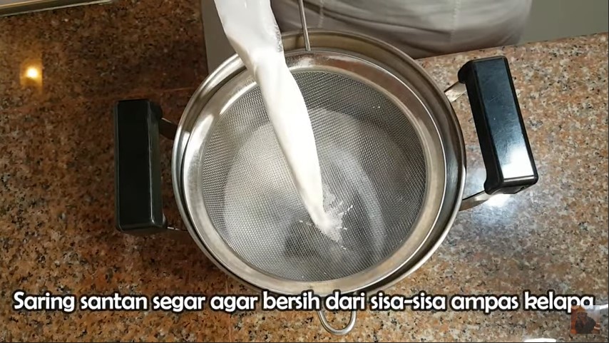 Tanpa masuk freezer, ini trik menyimpan santan agar awet dan tak berubah rasa hingga 3 minggu