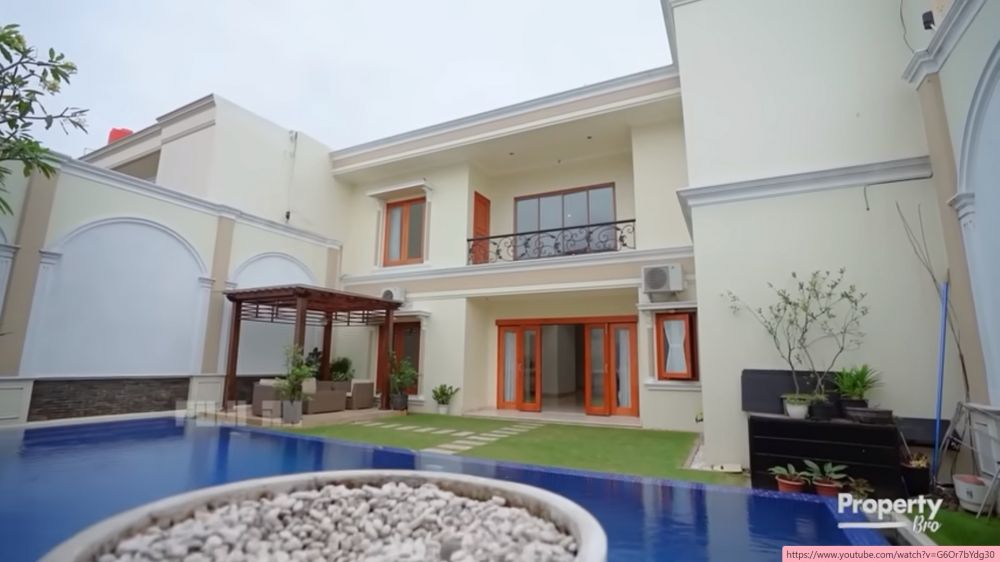 rumah baru Fuji Rp 12 miliar © berbagai sumber