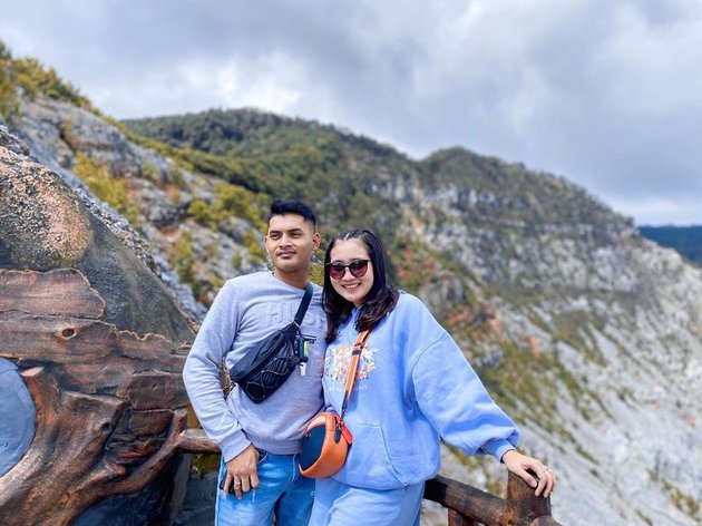 Kisah Yeni Inka dinikahi polisi © 2023 brilio.net Kisah Yeni Inka dinikahi polisi © 2023 brilio.net