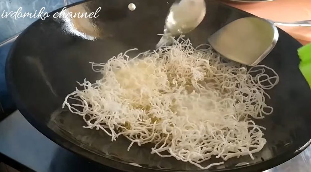 Trik menggoreng keripik bihun agar mekar sempurna, renyah dan antialot