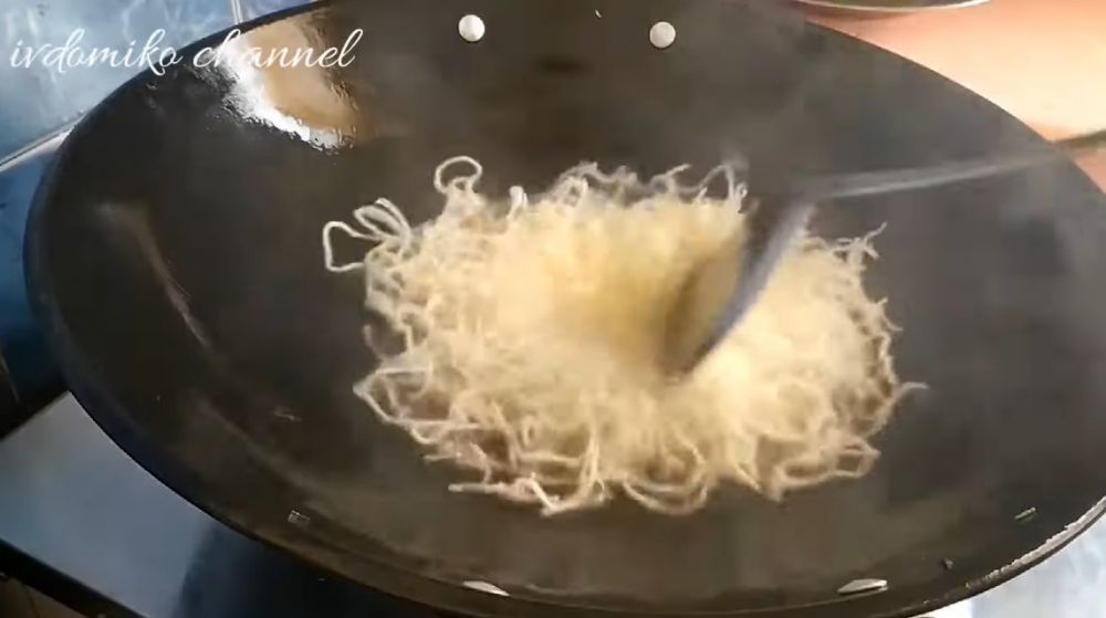 Trik menggoreng keripik bihun agar mekar sempurna, renyah dan antialot