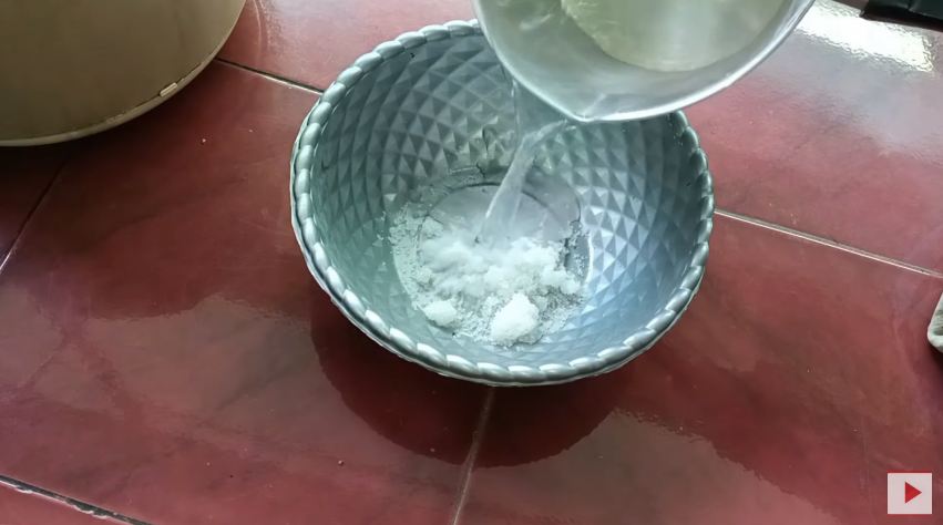 Trik bersihkan kerak gosong di dasar rice cooker cuma pakai 1 bahan, masak nasi nggak butuh waktu lama