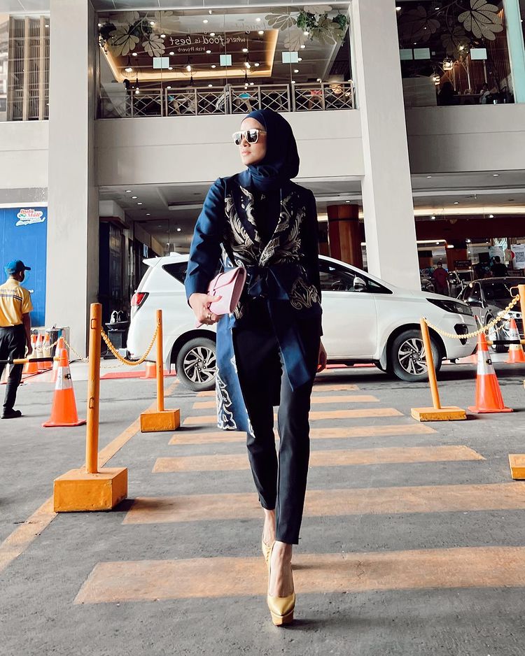 Olla Ramlan Jin dan Jun © berbagai sumber