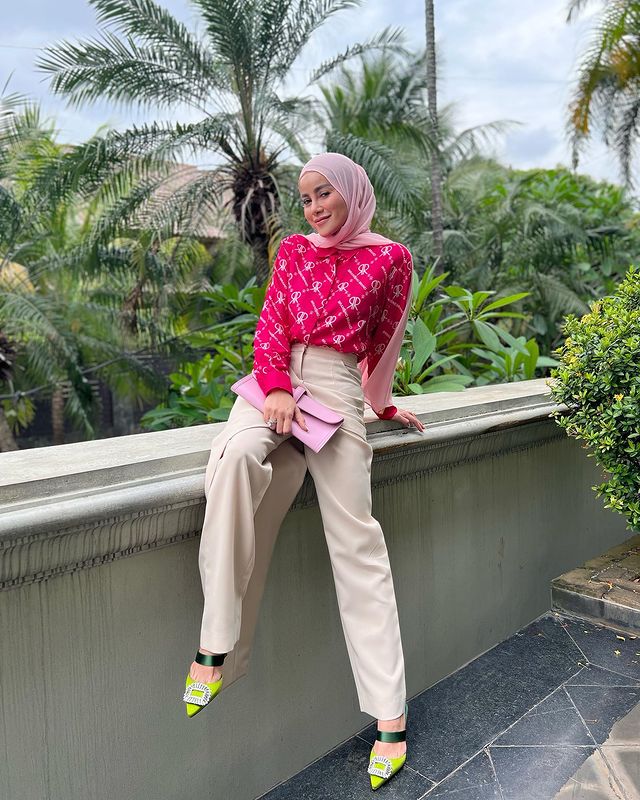 Olla Ramlan Jin dan Jun © berbagai sumber