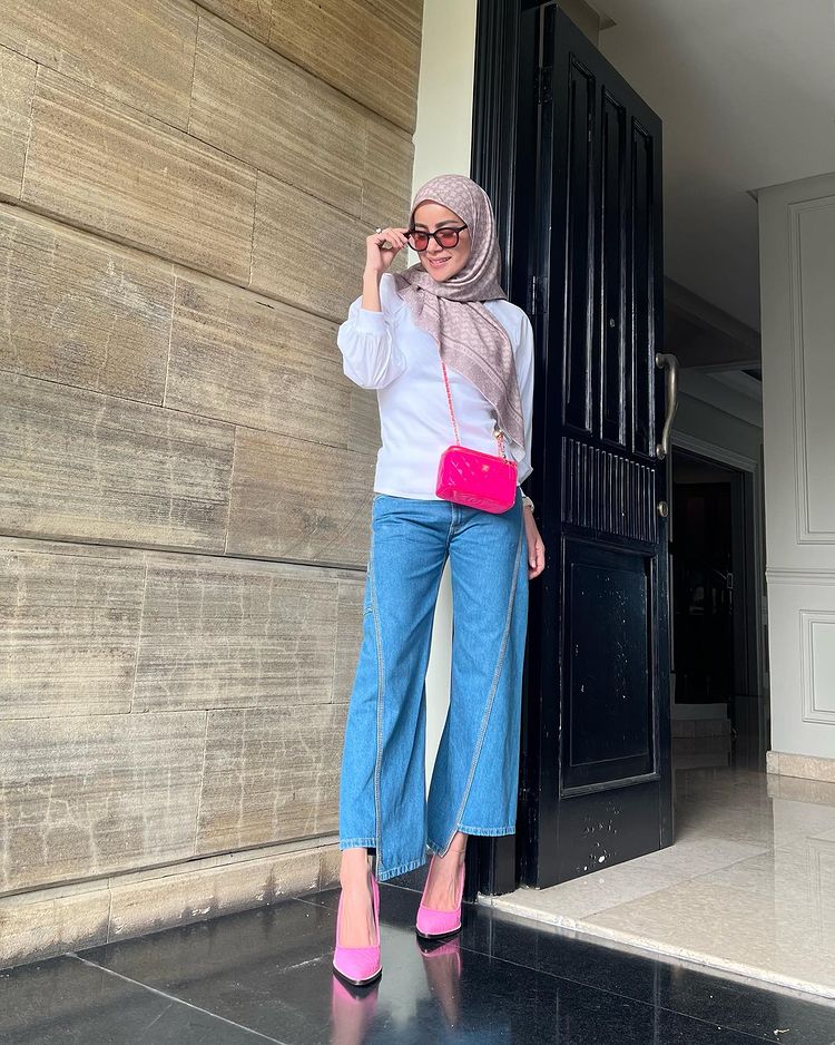 Olla Ramlan Jin dan Jun © berbagai sumber