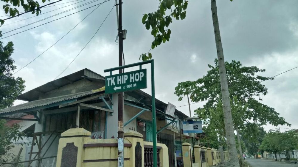 plang nama nyeleneh © berbagai sumber