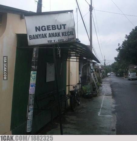 plang nama nyeleneh © berbagai sumber