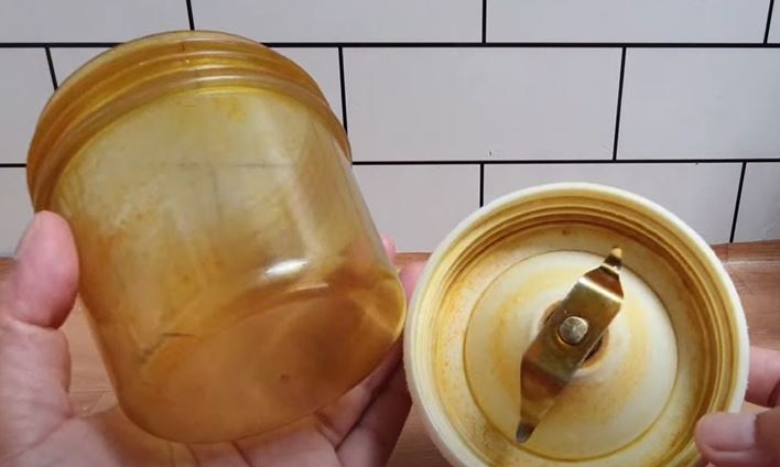 Modal Rp5.000, ini cara cepat membersihkan noda kunyit pada blender pakai 2 bahan