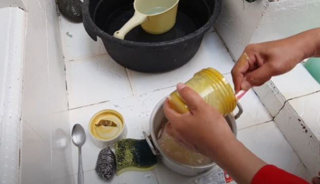 Modal Rp5.000, ini cara cepat membersihkan noda kunyit pada blender pakai 2 bahan