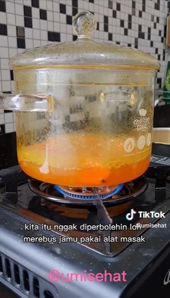 Cara memilih panci untuk merebus jamu agar rasa tidak berubah dan khasiat tak hilang