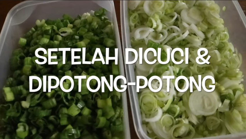 Tetap segar dan wangi berbulan-bulan, ini cara menyimpan daun bawang agar awet di kulkas