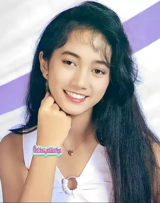 Mira Asmara jadi model jadul © Instagram