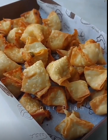 13 Resep camilan kulit pangsit goreng, enak, gurih, dan praktis