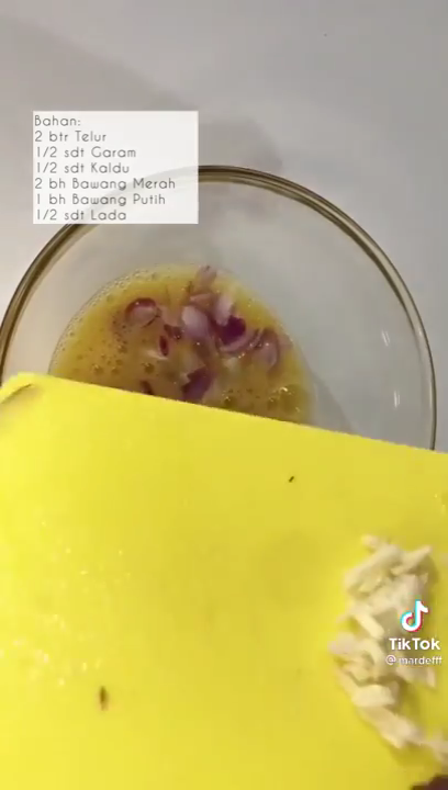 Tanpa tambahan tepung, ini trik bikin telur dadar barendo agar keriting,  tebal, dan antigagal