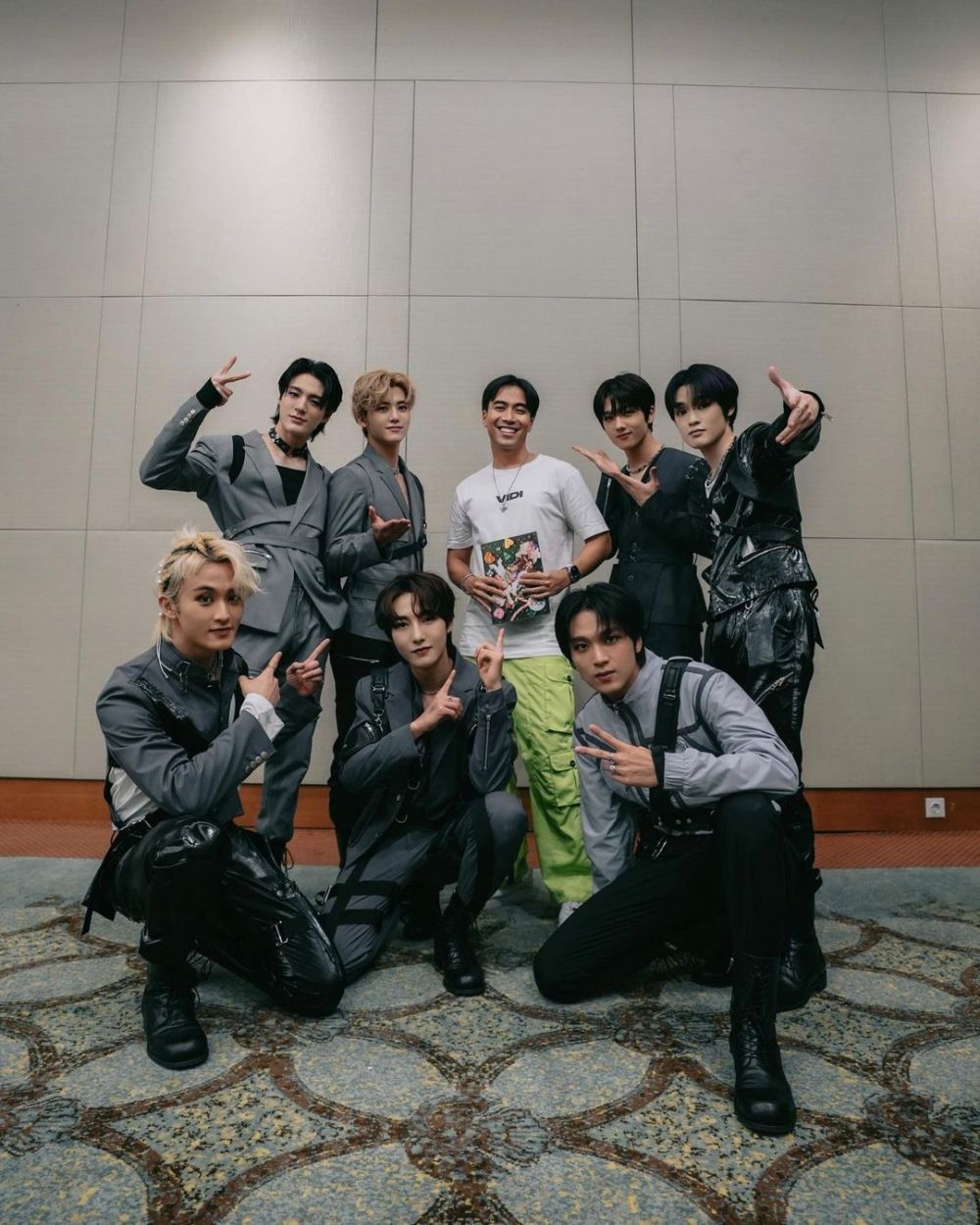 Vidi Aldiano foto bareng NCT Dream berbagai sumber