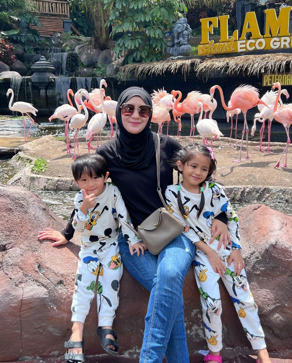 Ryana Ratu FTV yang kini berjilbab berbagai sumber Ryana Ratu FTV yang kini berjilbab berbagai sumber