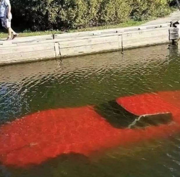 Momen lucu saat di sungai Berbagai sumber