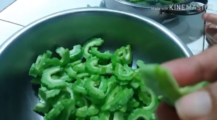 Tanpa bahan tambahan, ini cara menyimpan pare agar awet dan segar selama berbulan-bulan