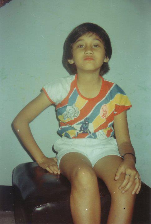 Potret nostalgia masa kecil Nike Ardilla © berbagai sumber Potret nostalgia masa kecil Nike Ardilla © berbagai sumber