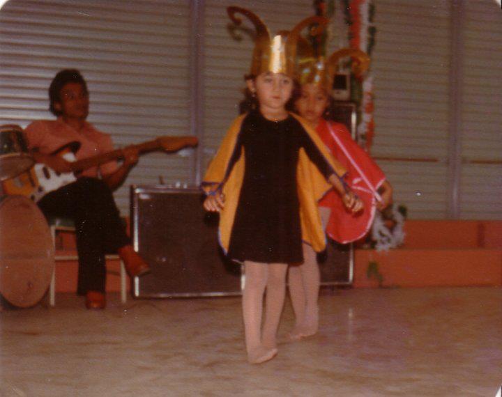 Potret nostalgia masa kecil Nike Ardilla © berbagai sumber Potret nostalgia masa kecil Nike Ardilla © berbagai sumber