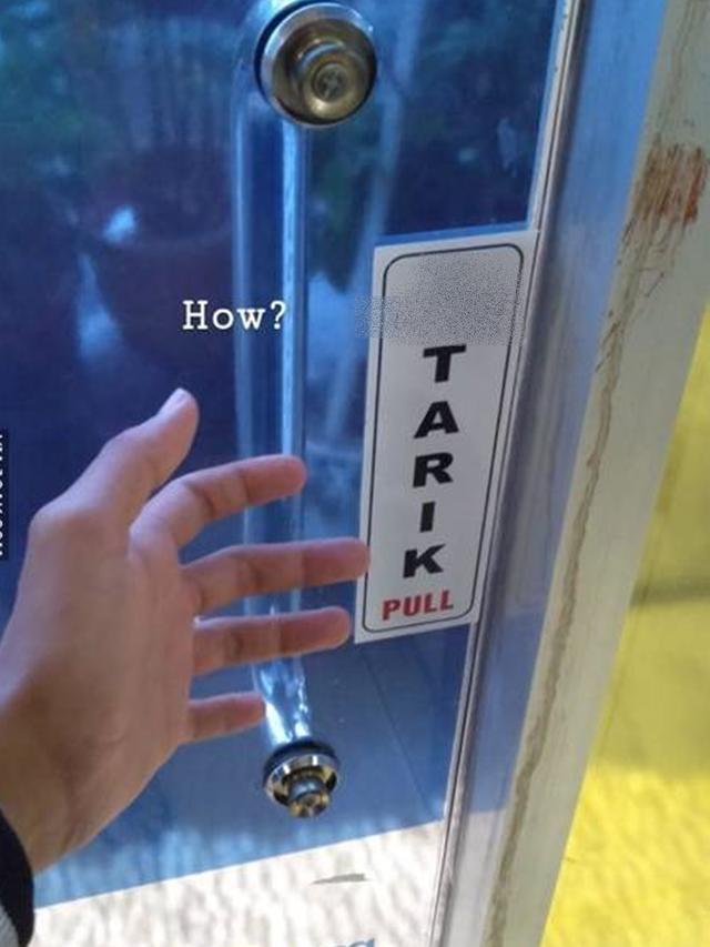 tulisan lucu di pintu toko © berbagai sumber