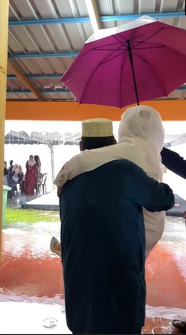 Momen haru ayah gendong anak perempuannya di hari pernikahan TikTok