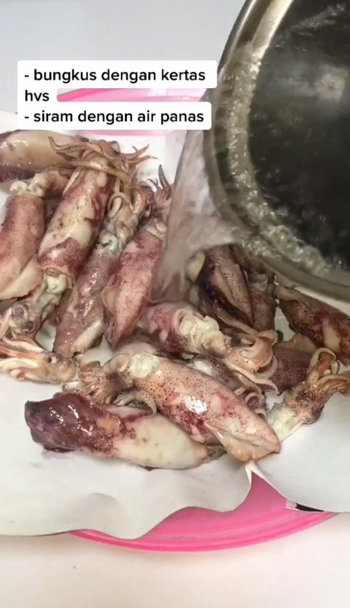 Hanya pakai 1 bahan dapur, ini cara menghilangkan rasa asin pada cumi