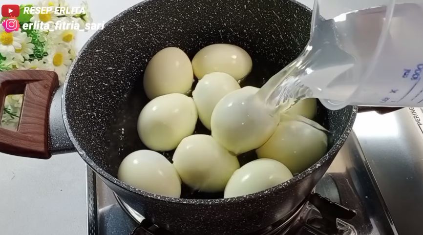 Trik bikin telur bacem yang enak, cokelat sempurna, dan hemat gas