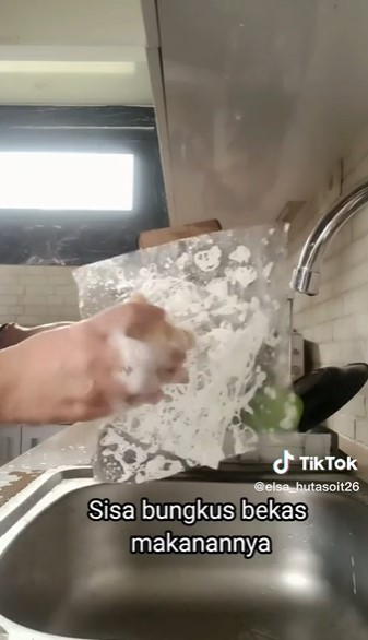 Antimainstream, aksi warganet buang sampah kemasan makanan ini ribetnya bikin melongo