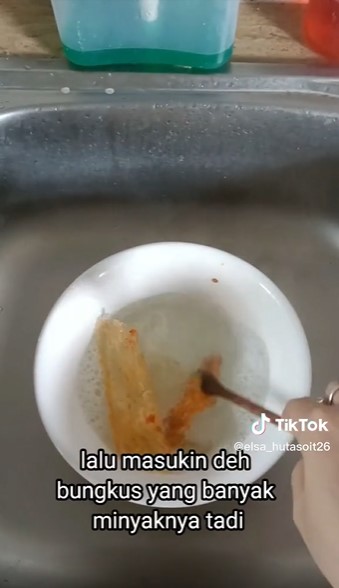 Antimainstream, aksi warganet buang sampah kemasan makanan ini ribetnya bikin melongo