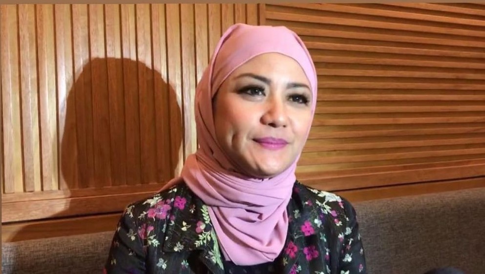 Santi Jin dan Jun berjilbab berbagai sumber Santi Jin dan Jun berjilbab berbagai sumber