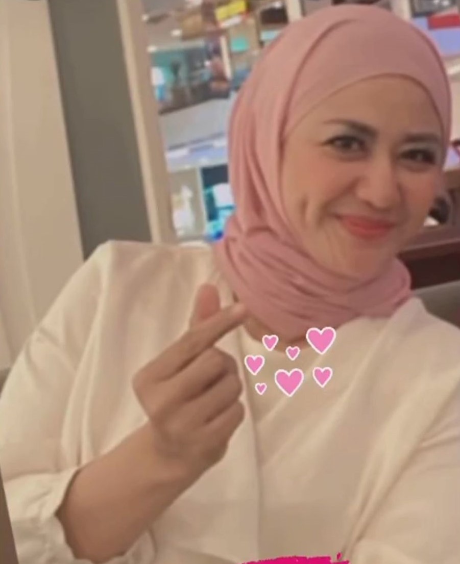 Santi Jin dan Jun berjilbab berbagai sumber Santi Jin dan Jun berjilbab berbagai sumber