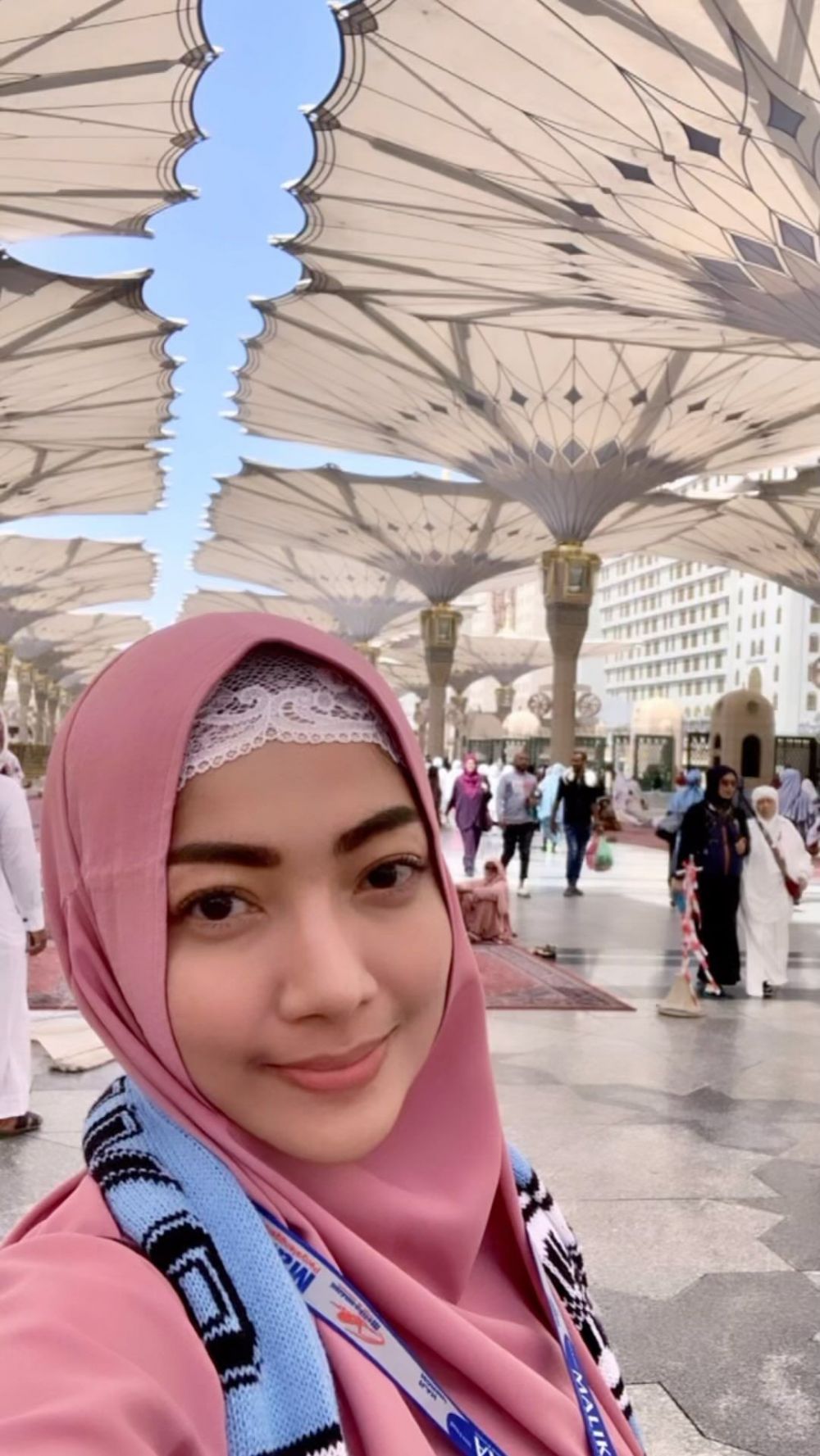 Adinda Irma De Vanty Lorong Waktu © berbagai sumber Adinda Irma De Vanty Lorong Waktu © berbagai sumber