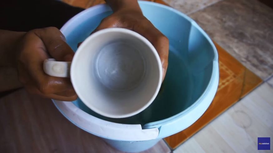 Modal Rp5.000, ini cara praktis hilangkan kerak di gelas keramik pakai satu bahan dapur