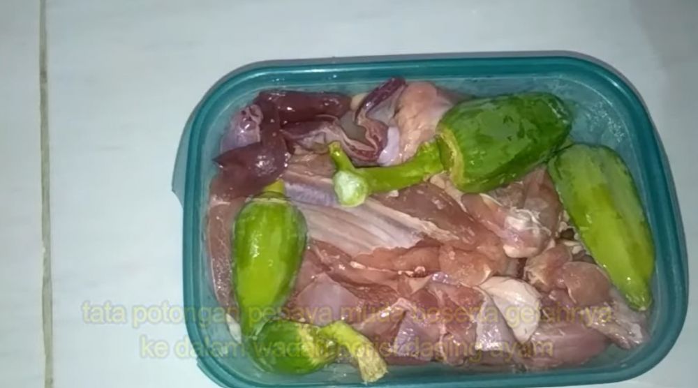 Tak banyak yang tahu, begini trik mengempukkan daging ayam kampung tanpa direbus