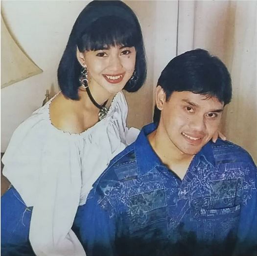 Ita teman Nike Ardilla yang ikut tour Eropa berbagai sumber