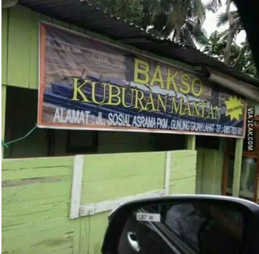 tulisan lucu spanduk promosi makanan ini bikin ketawa © berbagai sumber