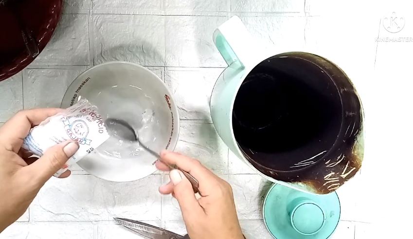 Modal Rp5.000, ini cara praktis hilangkan kerak di teko plastik pakai satu bahan