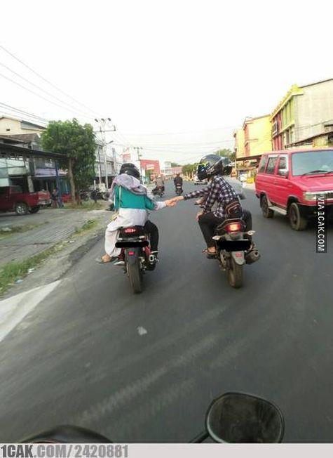 momen pacaran anak zaman sekarang © berbagai sumber momen pacaran anak zaman sekarang © berbagai sumber