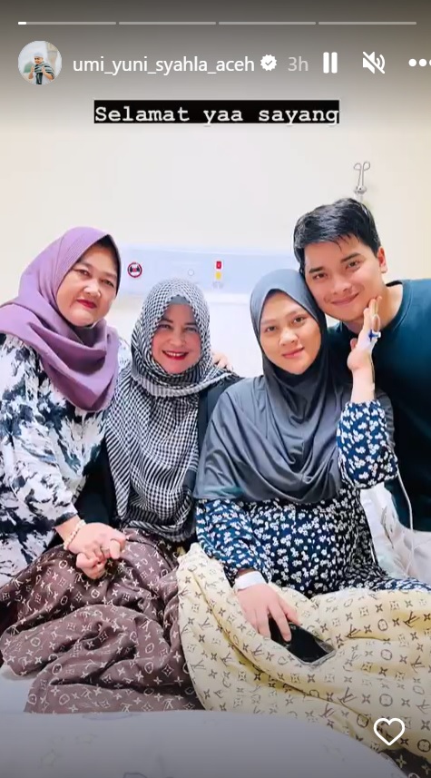 momen henny rahman melahirkan anak pertamanya © berbagai sumber