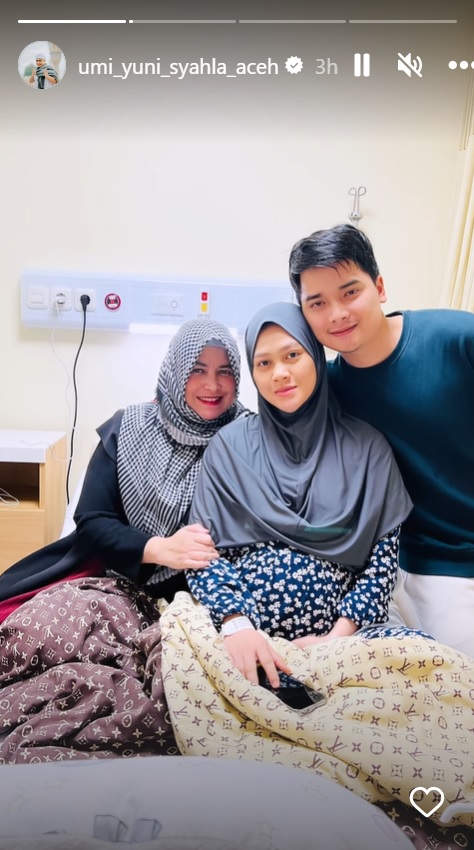 momen henny rahman melahirkan anak pertamanya © berbagai sumber