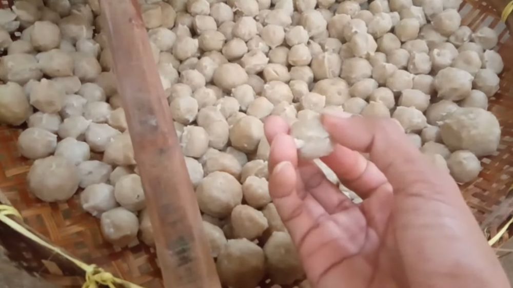 Jangan buru-buru dibuang, trik simpel mengatasi adonan bakso yang keasinan ini antigagal