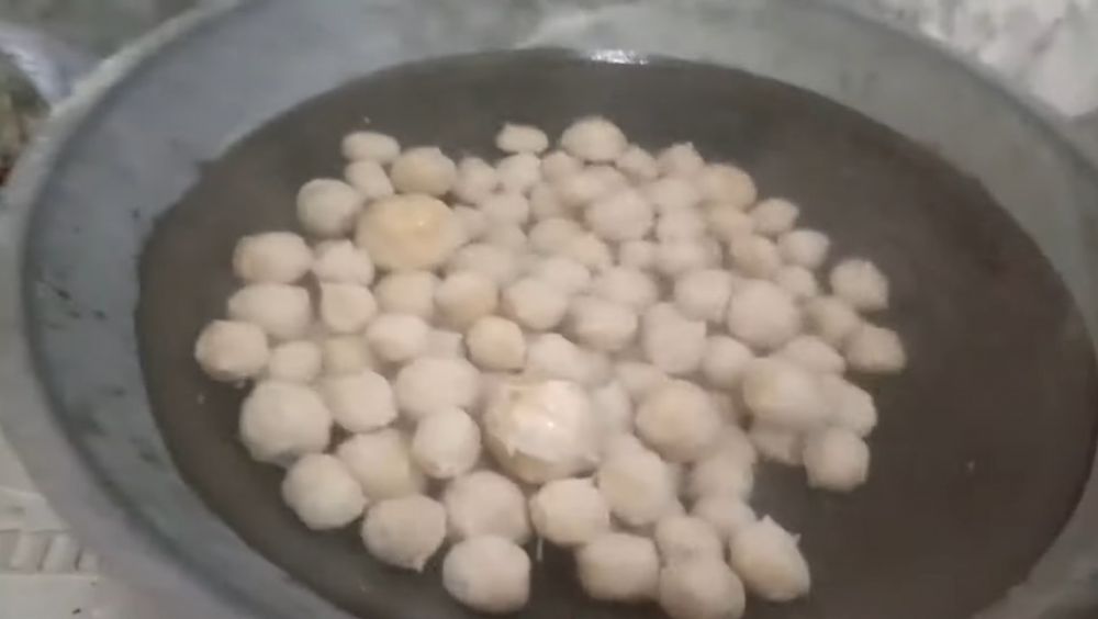 Jangan buru-buru dibuang, trik simpel mengatasi adonan bakso yang keasinan ini antigagal