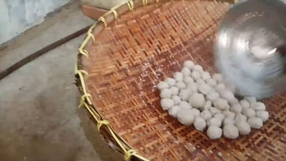Jangan buru-buru dibuang, trik simpel mengatasi adonan bakso yang keasinan ini antigagal