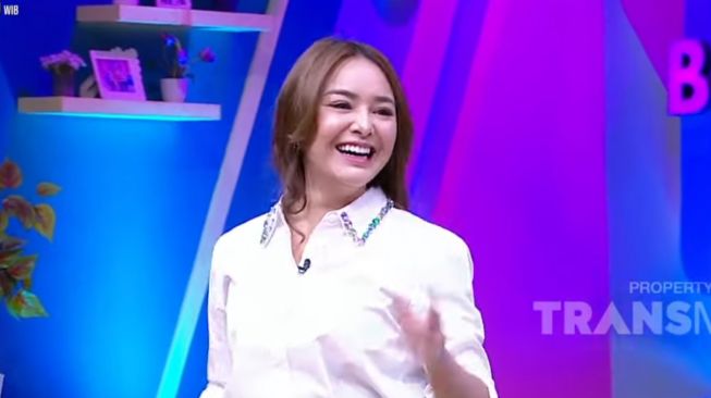amanda manopo jadi presenter berbagai sumber