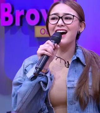 amanda manopo jadi presenter berbagai sumber