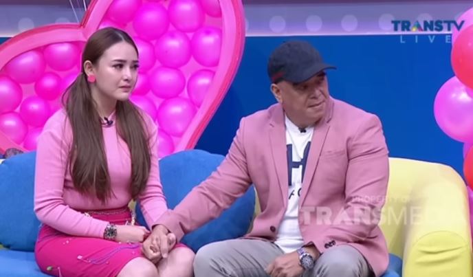 amanda manopo jadi presenter berbagai sumber