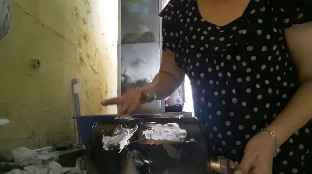 Cuma butuh 5 menit, ini cara jitu menghilangkan noda gosong di pantat panci stainless