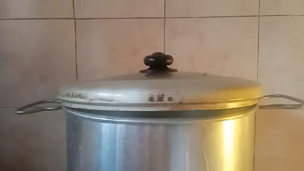 Trik mengurangi rasa asin berlebih pada telur asin, dijamin lebih enak